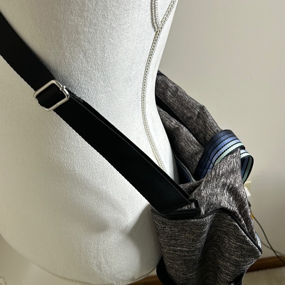 PINK DUFFLE BAG GRAY WITH BLUE HUES - Picture 5 of 8